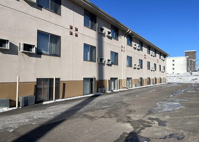 Super 8 By Wyndham Bismarck